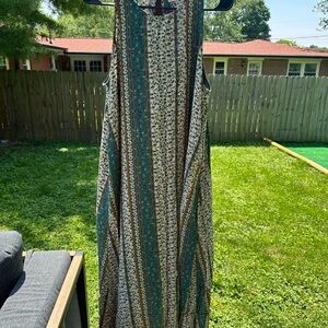 SOLD** Elegant Sleeveless Patterned Dress